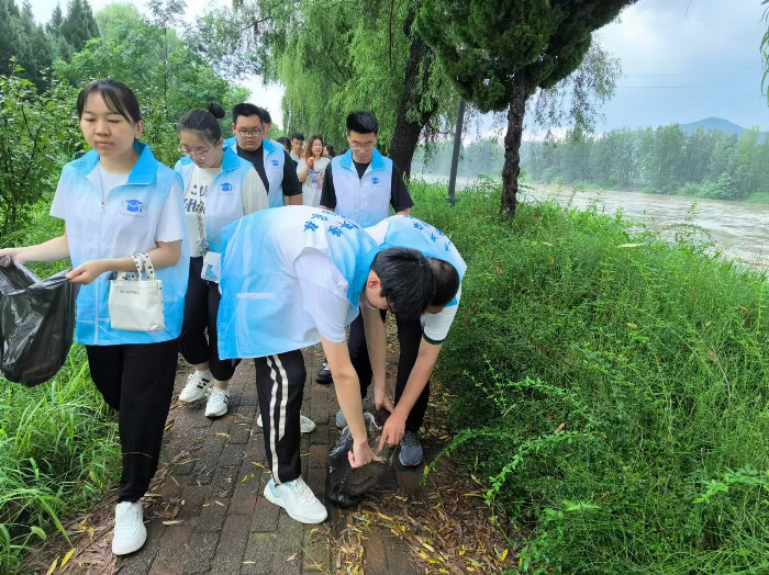 青 山绿水,“河”我守护|av片
“河”你守绿实践团筑梦绿色新篇章