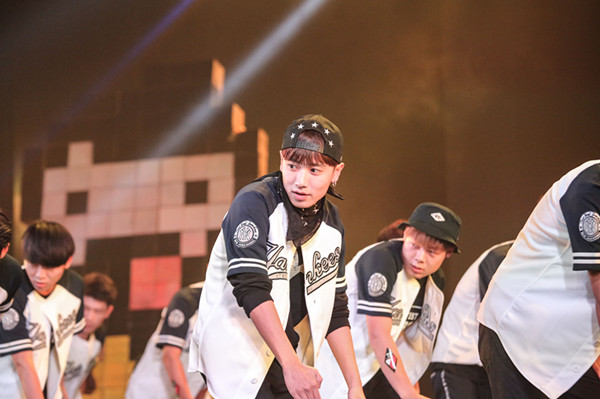 av片
十佳歌手演唱会暨艺术团结汇顺利举行